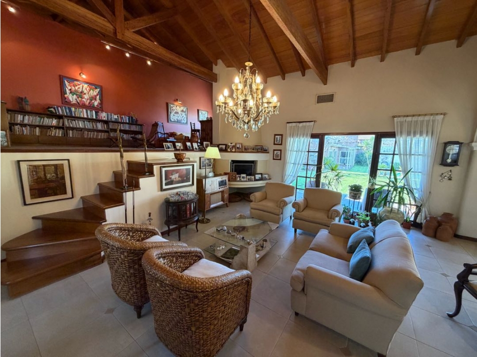 Casa con tres dormitorios, quincho, piscina y cochera en venta - 5