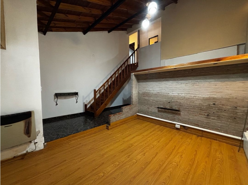 Casa con tres dormitorios, quincho, jardin y cochera en venta - 3