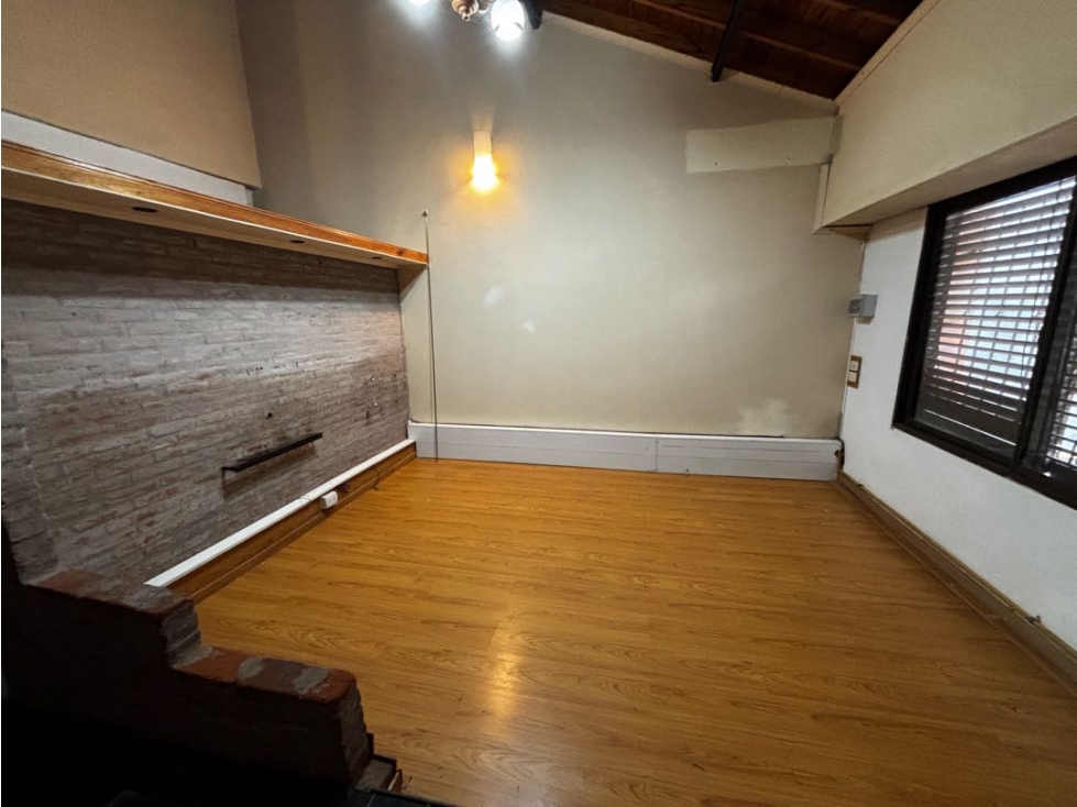 Casa con tres dormitorios, quincho, jardin y cochera en venta - 4