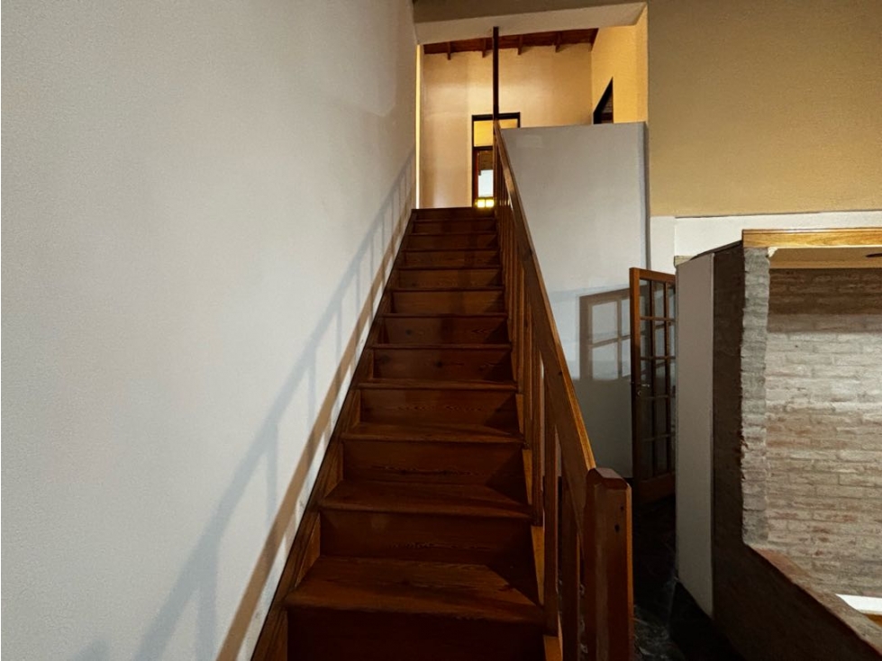 Casa con tres dormitorios, quincho, jardin y cochera en venta - 5