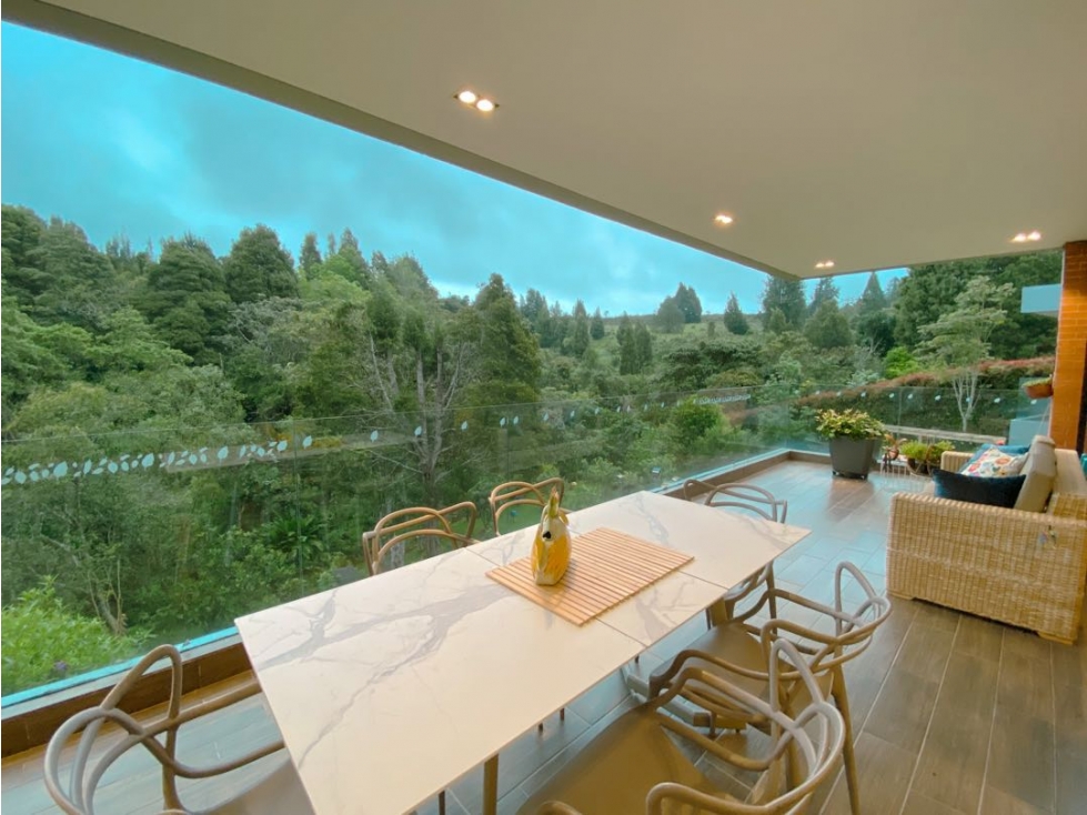CASA CON VISTA A BOSQUE/ Alto de Las Palmas
