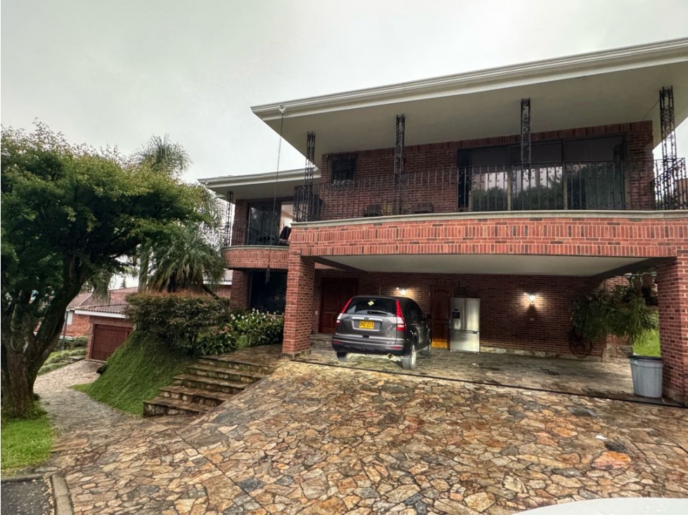 En venta Casa en el Poblado cerca al Ces