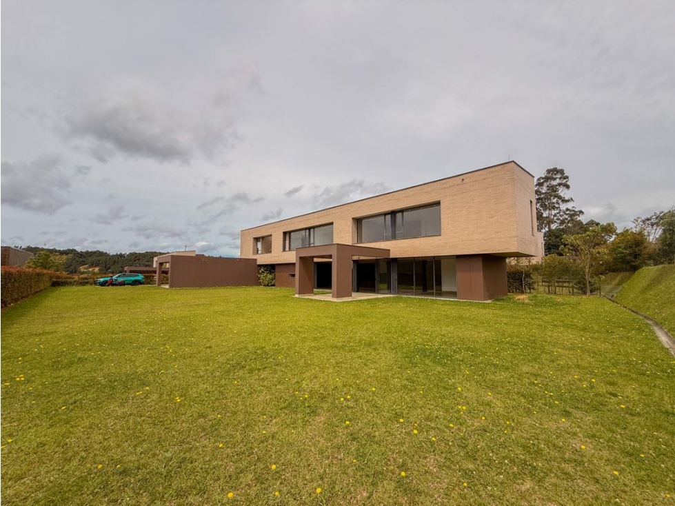 Casa Contemporánea en Venta | Alto de Las Palmas | Lote 1.670 m²
