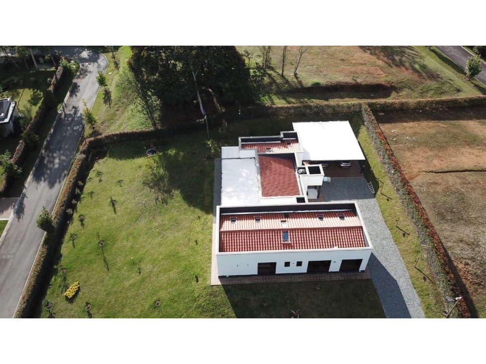 Casa Campestre en Urbanización cerrada vía La Ceja - Rionegro