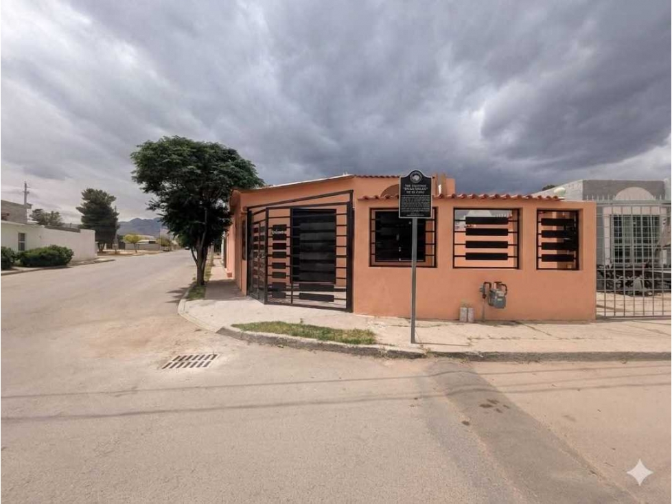Casa de 1 Piso en esquina y terreno amplio