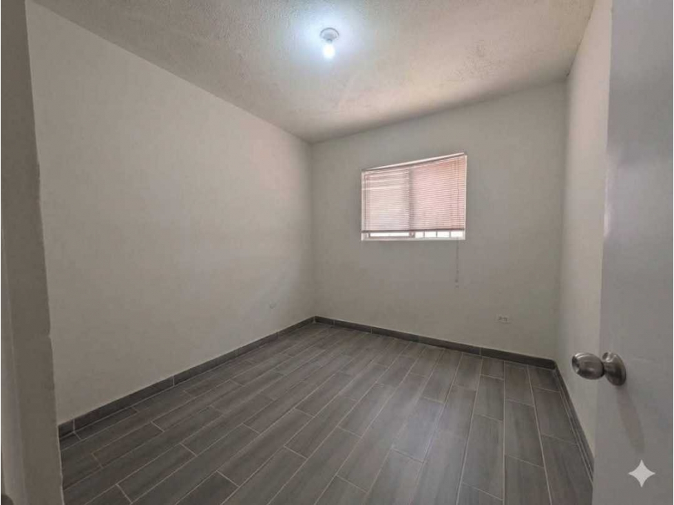 Casa de 1 Piso en esquina y terreno amplio - 2