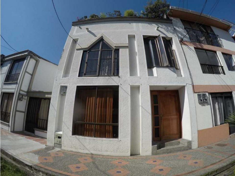 Casa De 210 metros en sector Unicentro