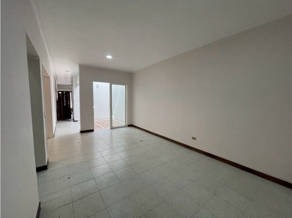 Súper casa de 2 niveles en Laureles (ubicada en Ed. RPH de 3 niveles) — foto 5