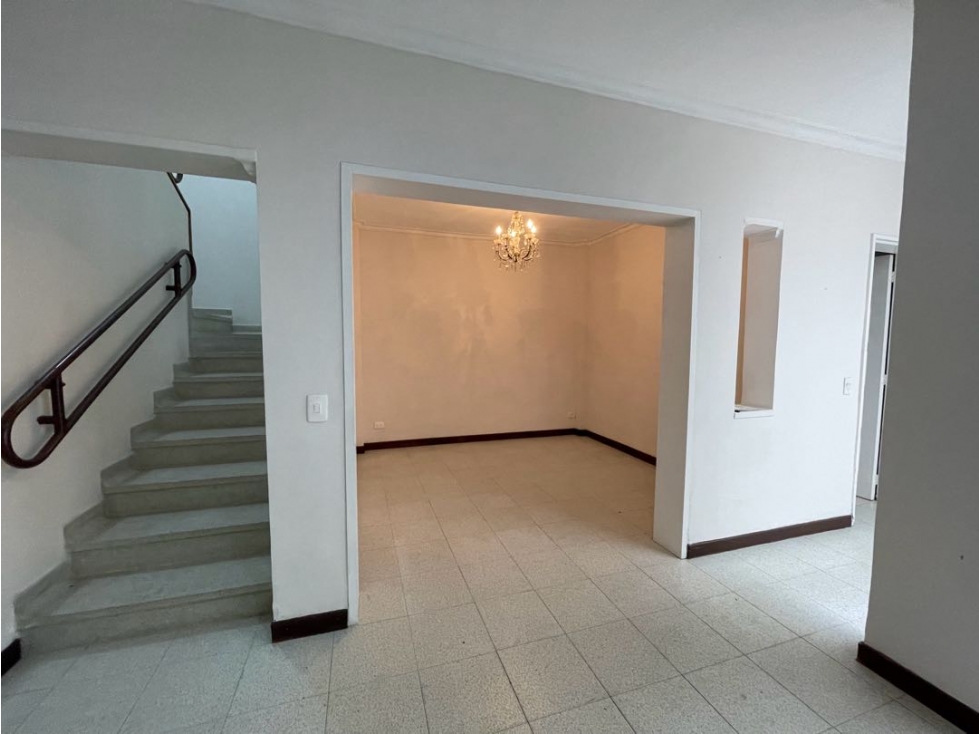 Súper casa de 2 niveles en Laureles (ubicada en Ed. RPH de 3 niveles) — foto 4