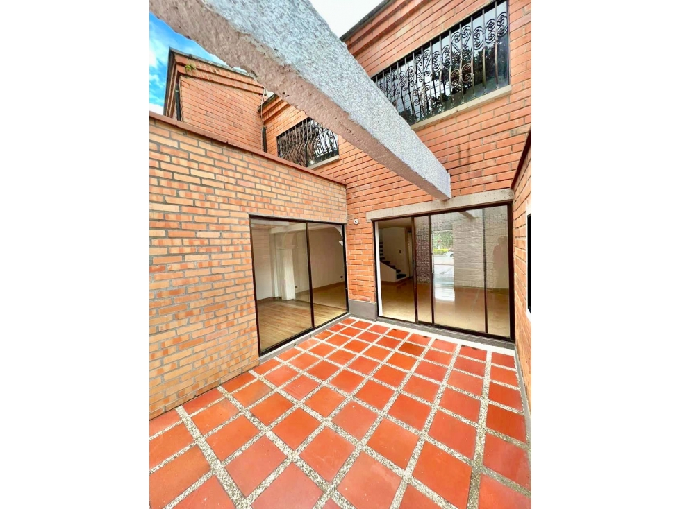 Casa de 2 Niveles en Venta, La Sebastiana, Envigado
