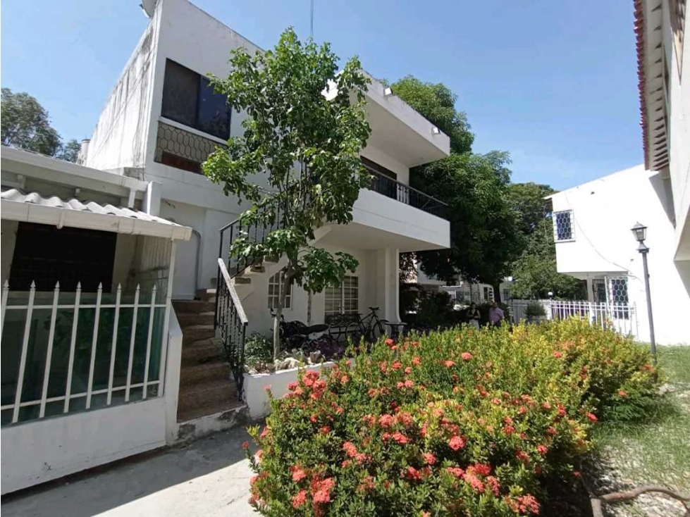 Casa de 2 pisos bifamiliar de 190m2 con permiso turístico, rodadero