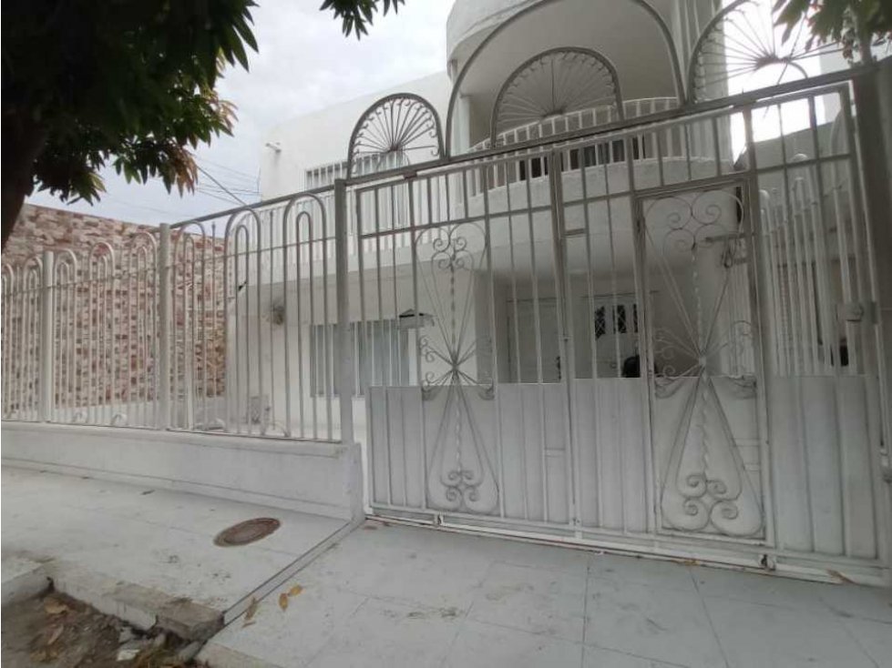 Casa de 2 pisos con 2 apartamentos y apartaestudio en el rodadero sur - 1