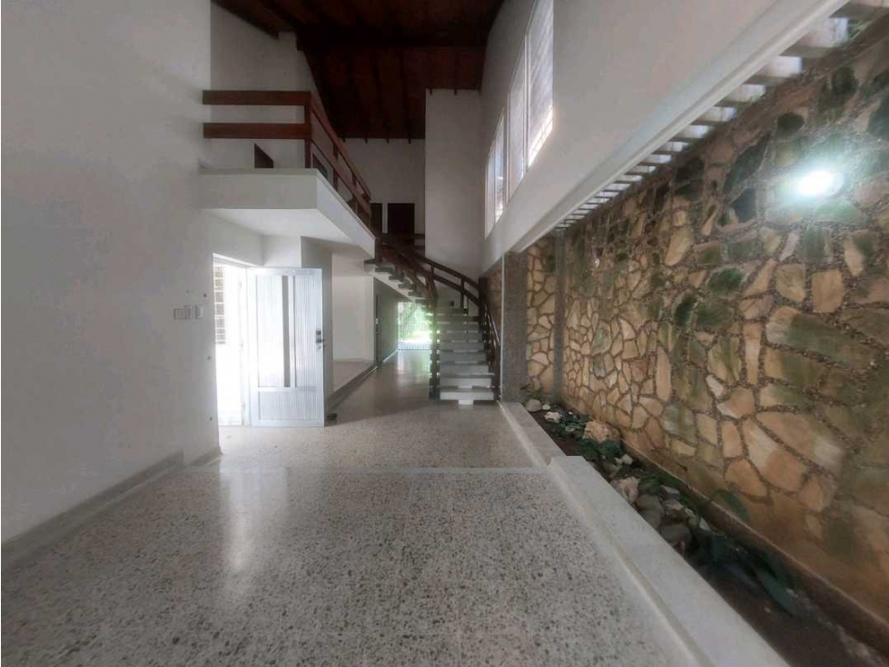 Casa de 2 pisos en venta - B/ Pasatiempo. Área de lote 400m² — foto 2