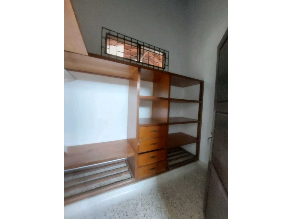 Casa de 2 pisos en venta - B/ Pasatiempo. Área de lote 400m² — foto 3