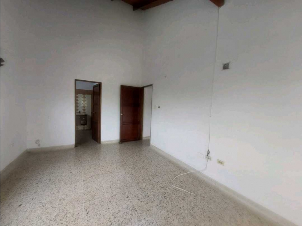 Casa de 2 pisos en venta - B/ Pasatiempo. Área de lote 400m² — foto 4