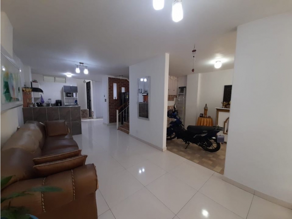 Casa de 2 pisos más terraza en venta Barrio Rincón del Bosque Palmira