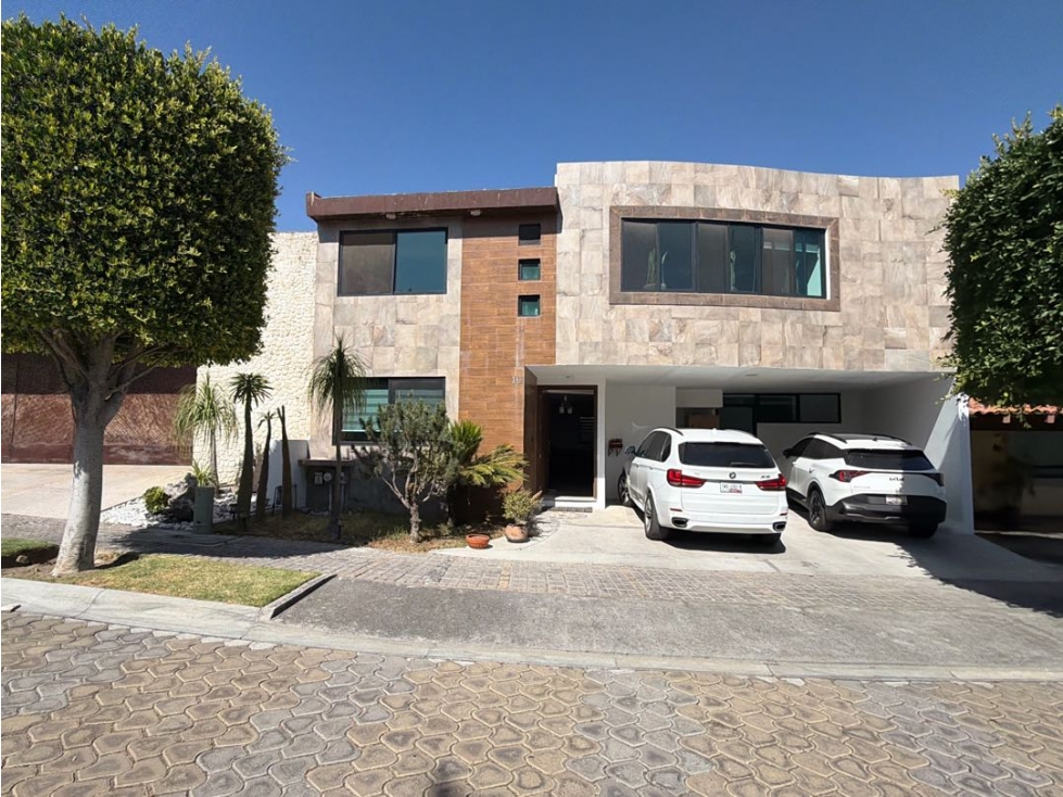 Casa amplia en venta Lomas de Angelópolis I 287 m² terreno y jardín