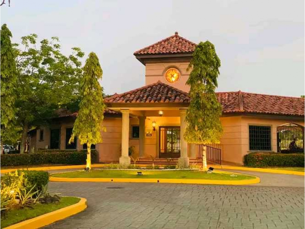 Casa de 360 m² completamente amoblada en Versalles, Don Bosco
