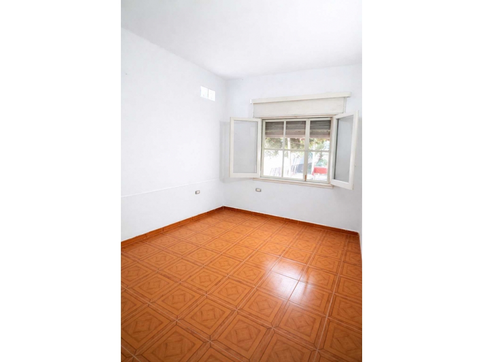 CASA DE 3 DORM,PLANTA BAJA TOTALMENTE INDEPENDIENTENTE IDEAL SUBDIVISI - 2