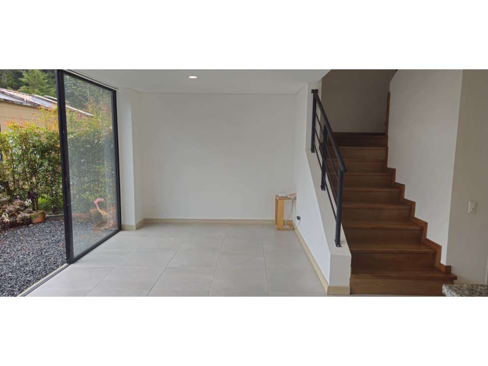 Moderna Casa de 3 habitaciones mas estudio en el Retiro — foto 2