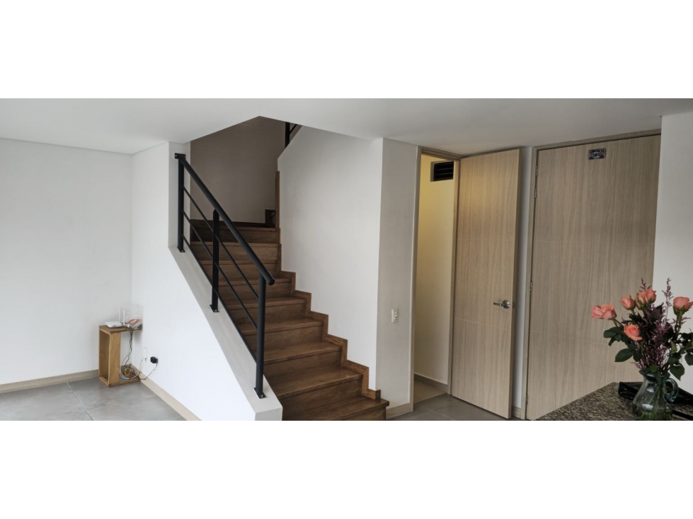 Moderna Casa de 3 habitaciones mas estudio en el Retiro — foto 3