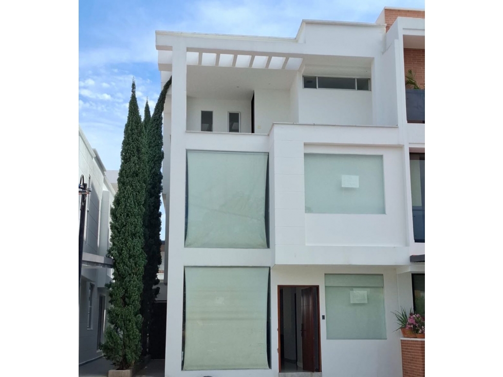 CASA DE 3 NIVELES EN CONJUNTO VALLE DE LOS GUARATAROS YOPAL CASANARE