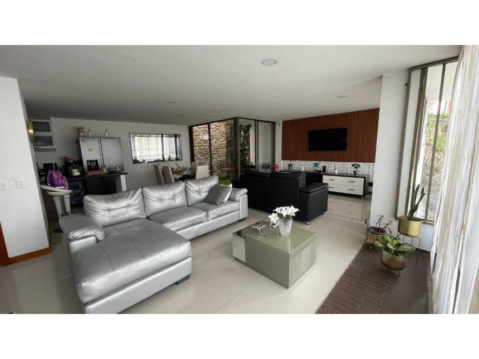 Casa de 3 niveles en envigado las antillas