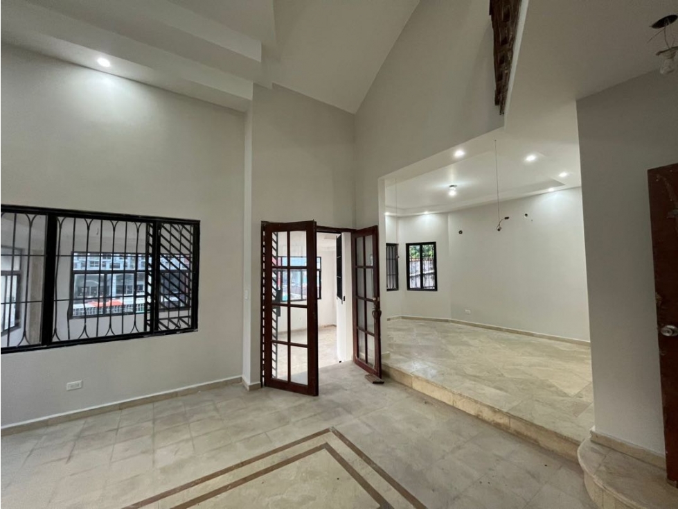 Casa de 3 Niveles en Hato Pintado con Piscina en Venta - LH — foto 5