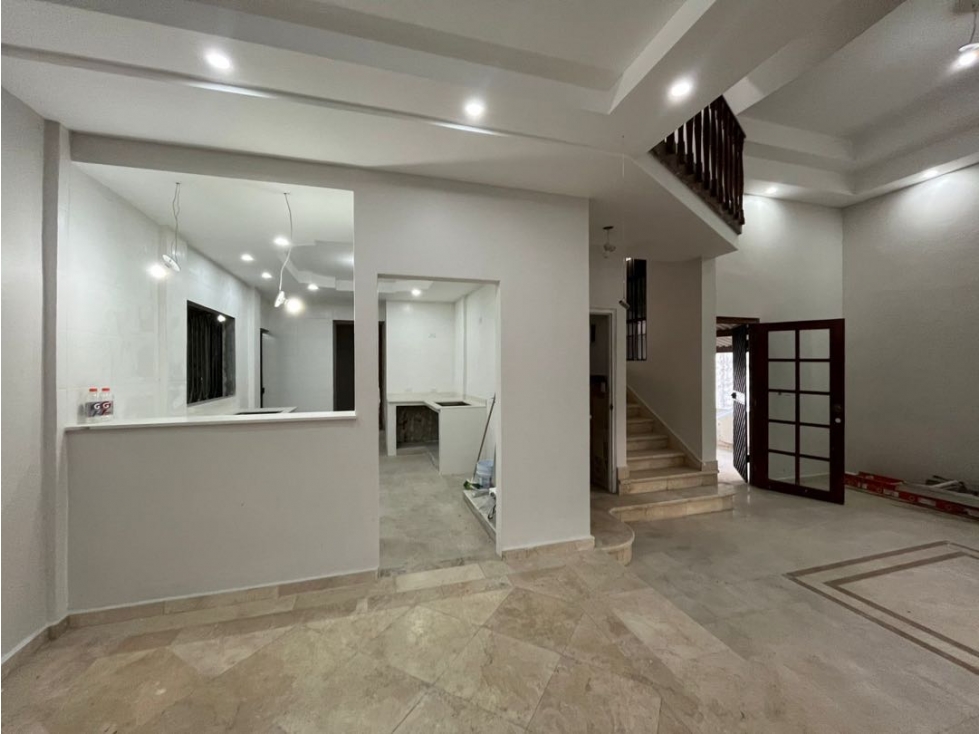 Casa de 3 Niveles en Hato Pintado con Piscina en Venta - LH — foto 4