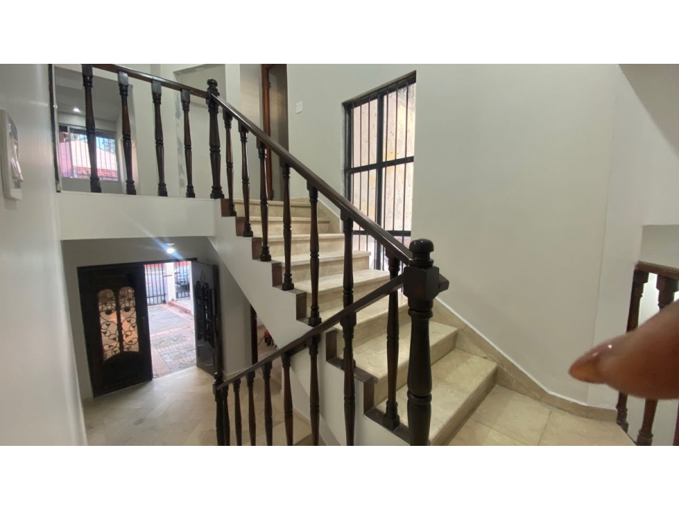 Casa de 3 Niveles en Hato Pintado con Piscina en Venta - LH — foto 3