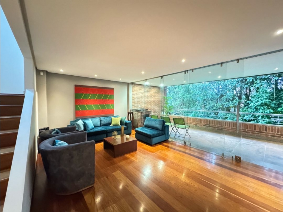 Casa de 3 niveles en venta El Poblado Universidad CES con jardín — foto 2