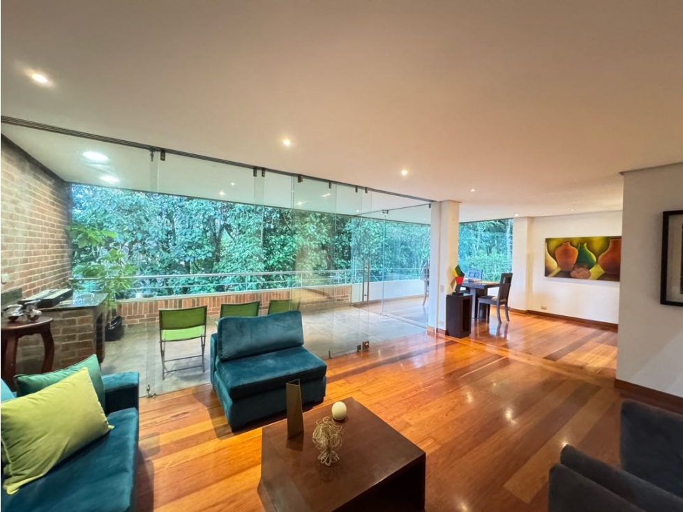 Casa de 3 niveles en venta El Poblado Universidad CES con jardín — foto 3