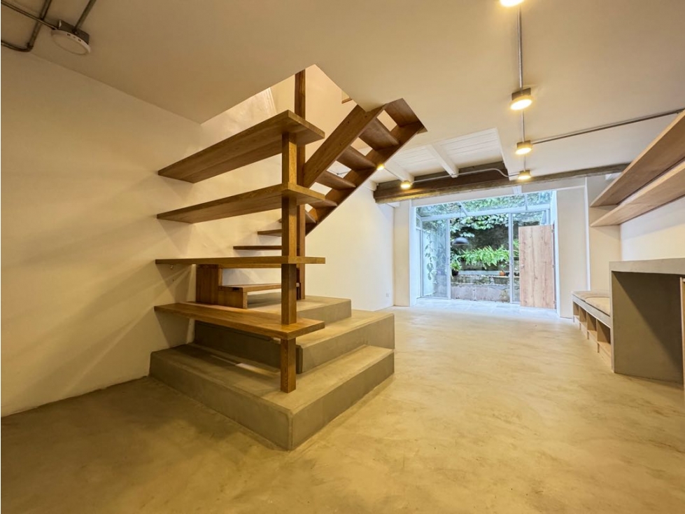 Casa de 3 niveles en venta en El Poblado Sector La Concha