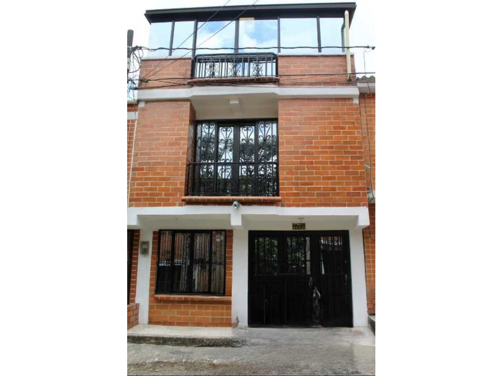 Casa de 3 niveles remodelada sector Quintas del Bosque en Dosquebradas - 1