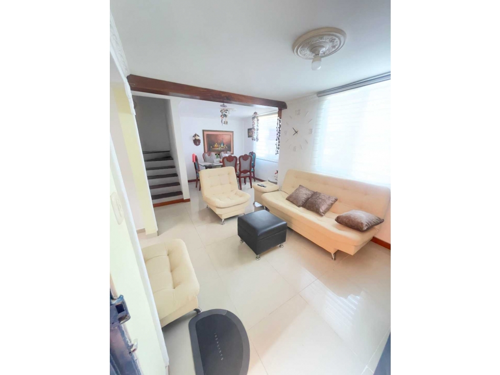 Casa de 3 pisos en conjunto cerrado: excelente estado- Jamundí. YG — foto 2