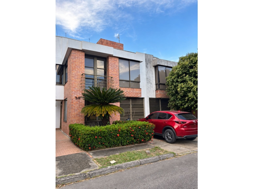 CASA DE 3 PISOS EN VENTA | BARRIO ALBORÁN YOPAL, CASANARE