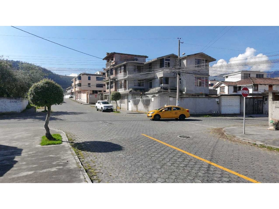 Casa de 3 Pisos en Venta Otavalo, Ciudadela El Valle - 2
