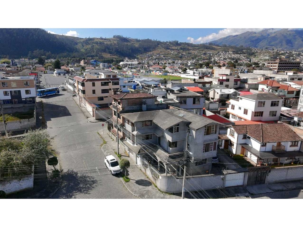 Casa de 3 Pisos en Venta Otavalo, Ciudadela El Valle - 3