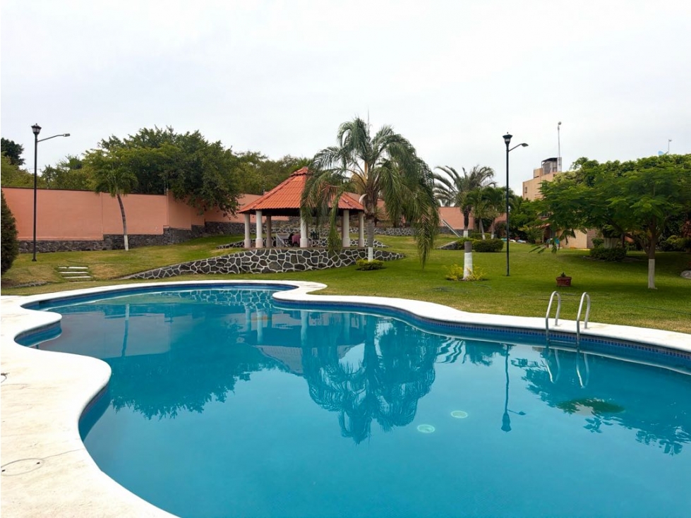 Casa de 4 recámaras con alberca en condominio Emiliano Zapata Mor