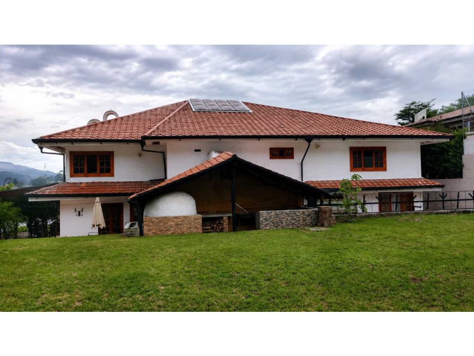 Casa de 5 dormitorios en renta en Miravalle, Cumbayá