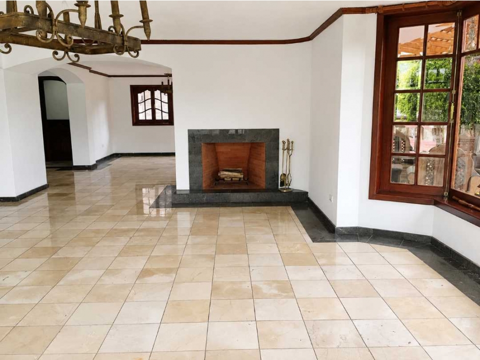 Casa de 5 dormitorios en renta en Miravalle, Cumbayá — foto 3