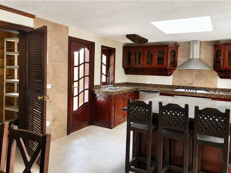 Casa de 5 dormitorios en renta en Miravalle, Cumbayá — foto 4