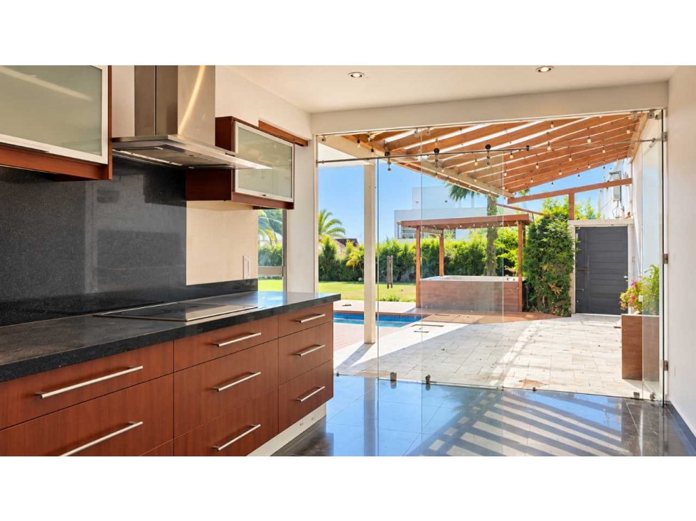 Casa de arriendo en Vista Grande con piscina y jardín — foto 3