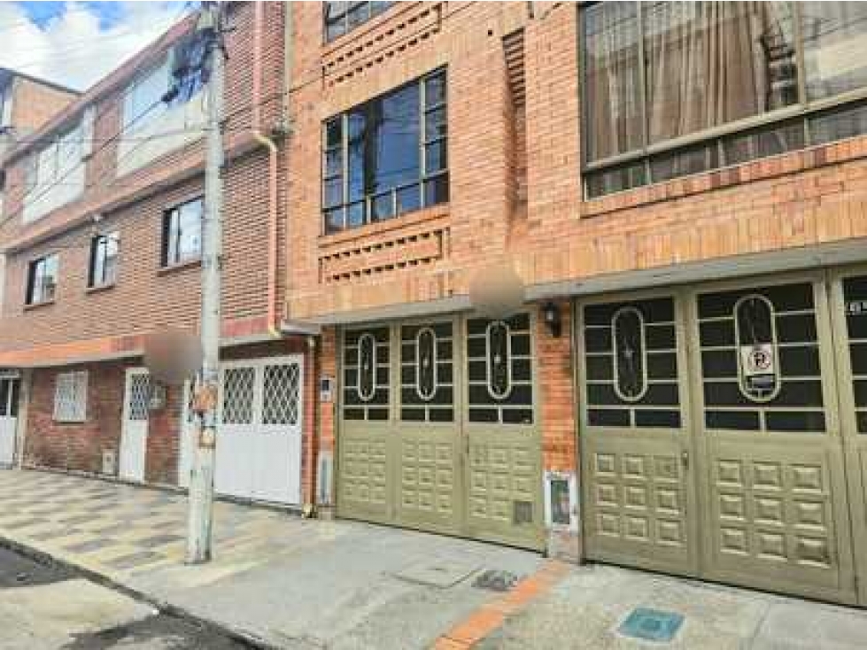 CASA DE BARRIO EN BRITALIA