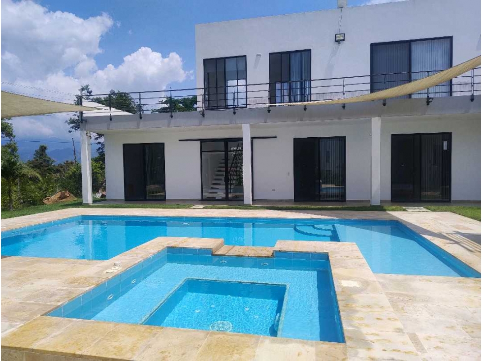 Quinta Linda en Venta con piscina privada