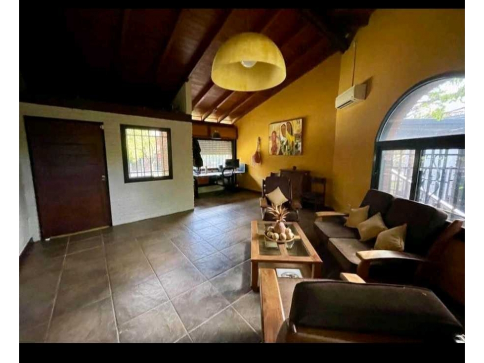 CASA DE CATEGORÍA EN VENTA VILLA CARLOS PAZUbicación excelente - 4