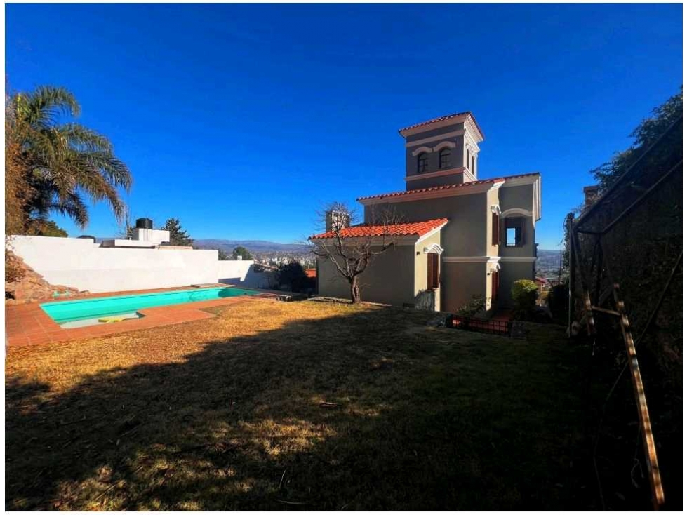 CASA DE CATEGORÍA EN VENTA VILLA CARLOS PAZExclusiva propiedad de e - 2