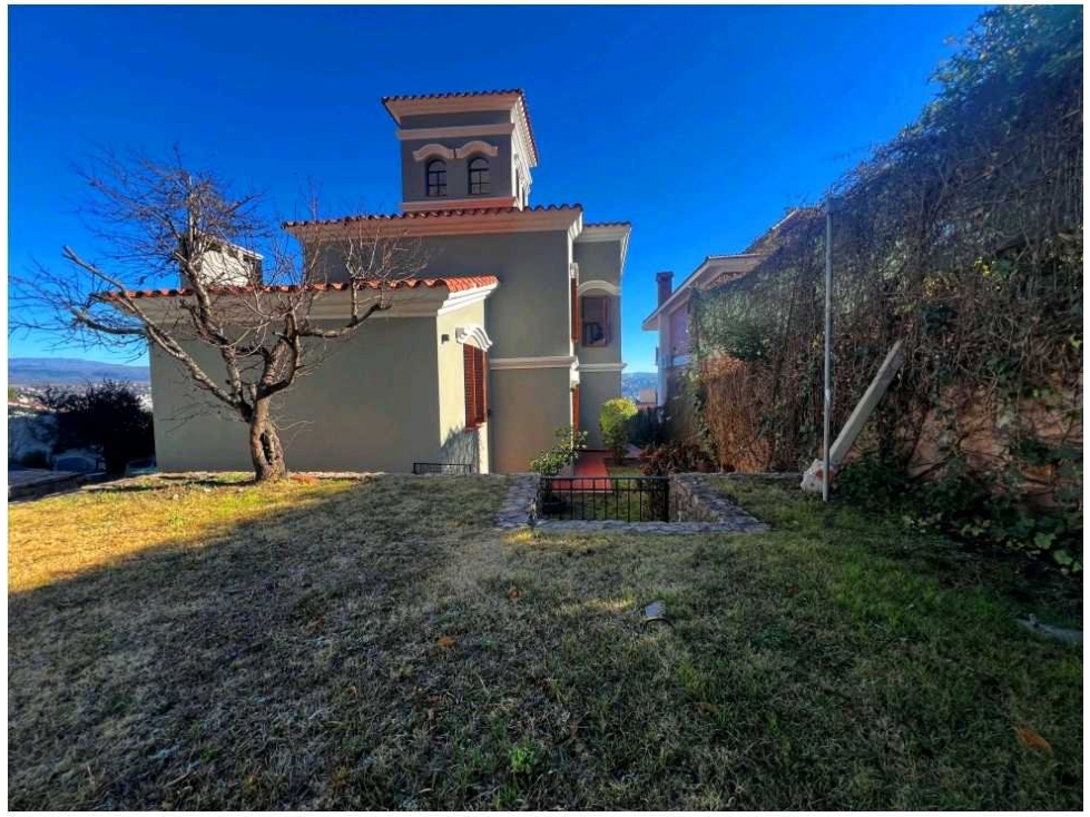 CASA DE CATEGORÍA EN VENTA VILLA CARLOS PAZExclusiva propiedad de e - 3