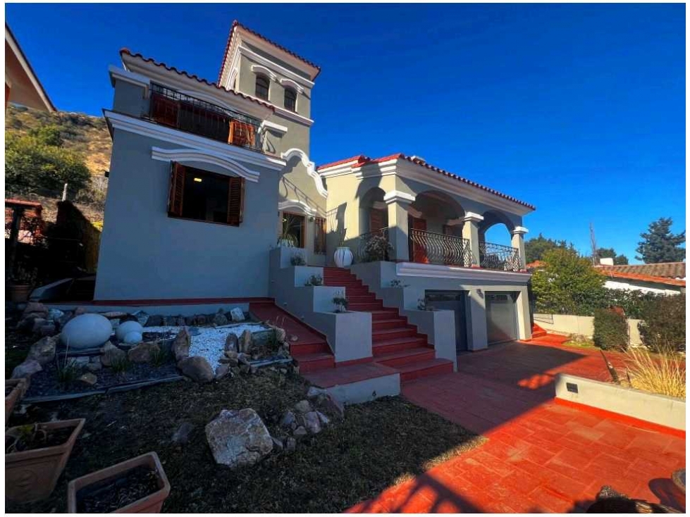 CASA DE CATEGORÍA EN VENTA VILLA CARLOS PAZExclusiva propiedad de e - 4