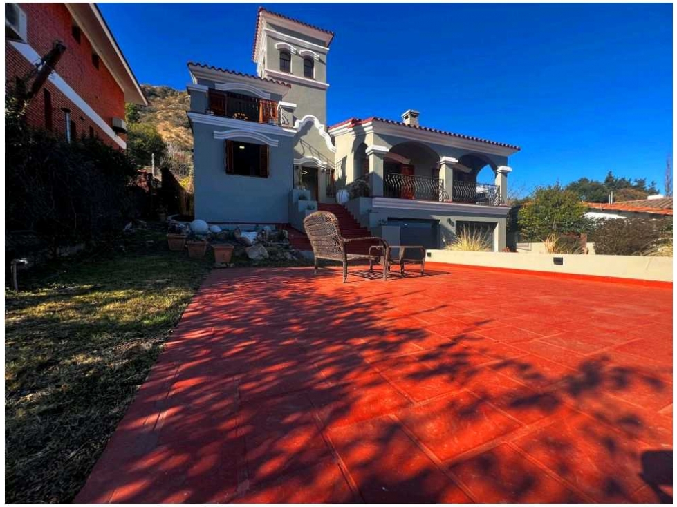 CASA DE CATEGORÍA EN VENTA VILLA CARLOS PAZExclusiva propiedad de e - 5